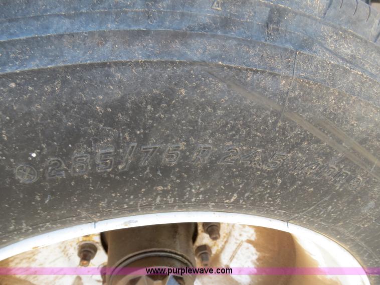 image for item B2293 1984 Fruehauf 42' aluminum pneumatic dry bulk trailer