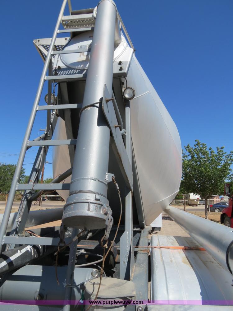 image for item B2293 1984 Fruehauf 42' aluminum pneumatic dry bulk trailer