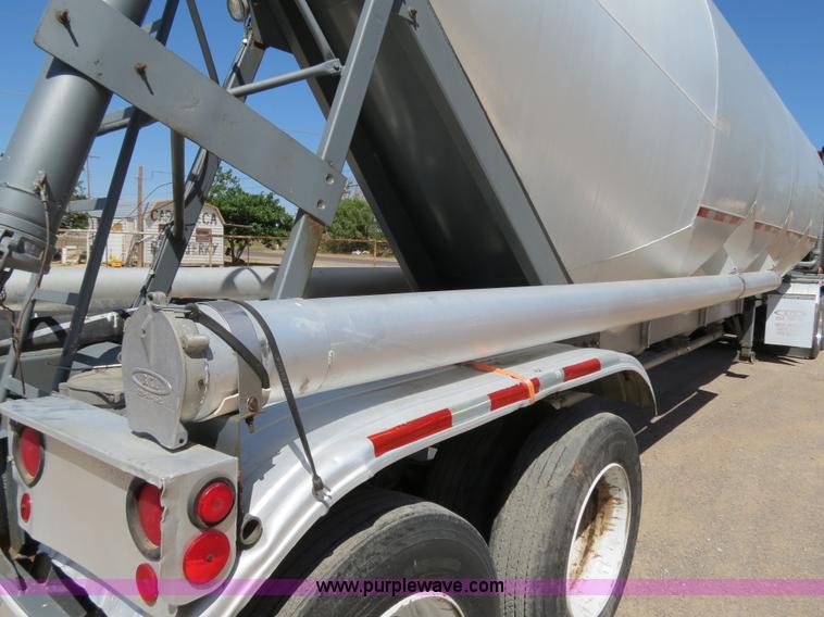 image for item B2293 1984 Fruehauf 42' aluminum pneumatic dry bulk trailer