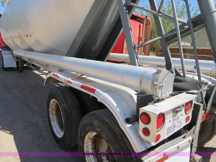 image for item B2293 1984 Fruehauf 42' aluminum pneumatic dry bulk trailer
