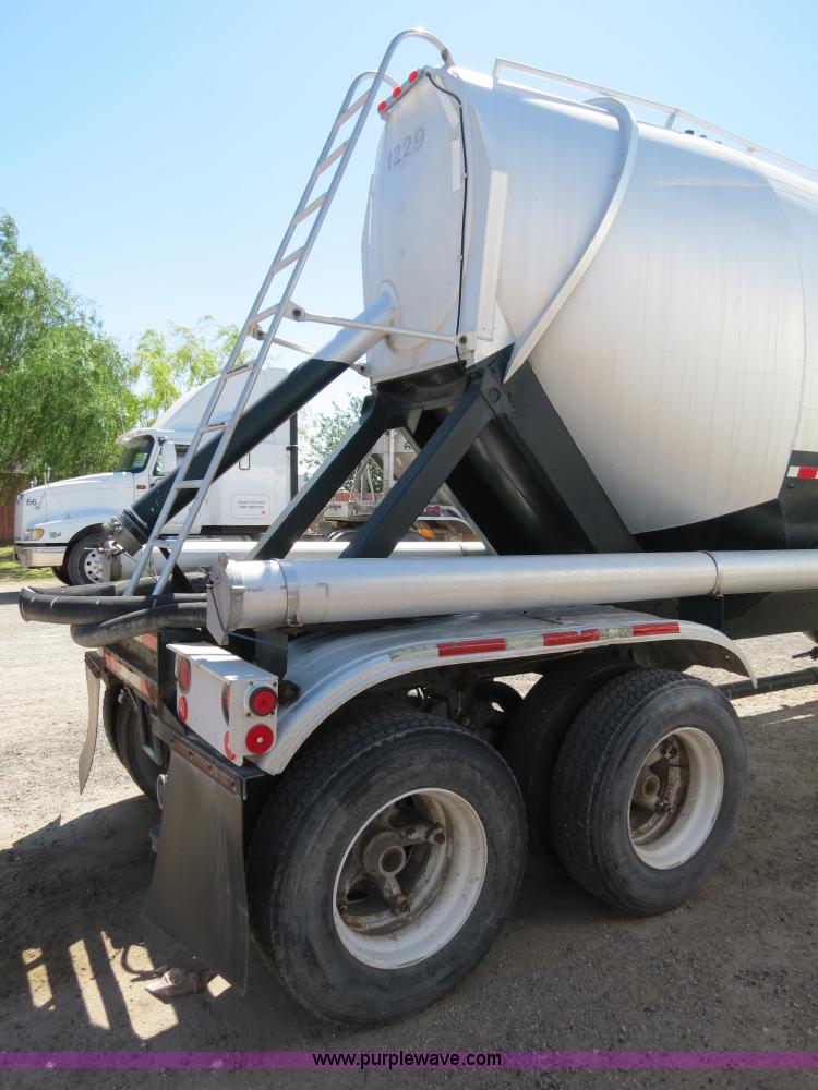 image for item B2294 1973 Heil 40' aluminum pneumatic dry bulk trailer