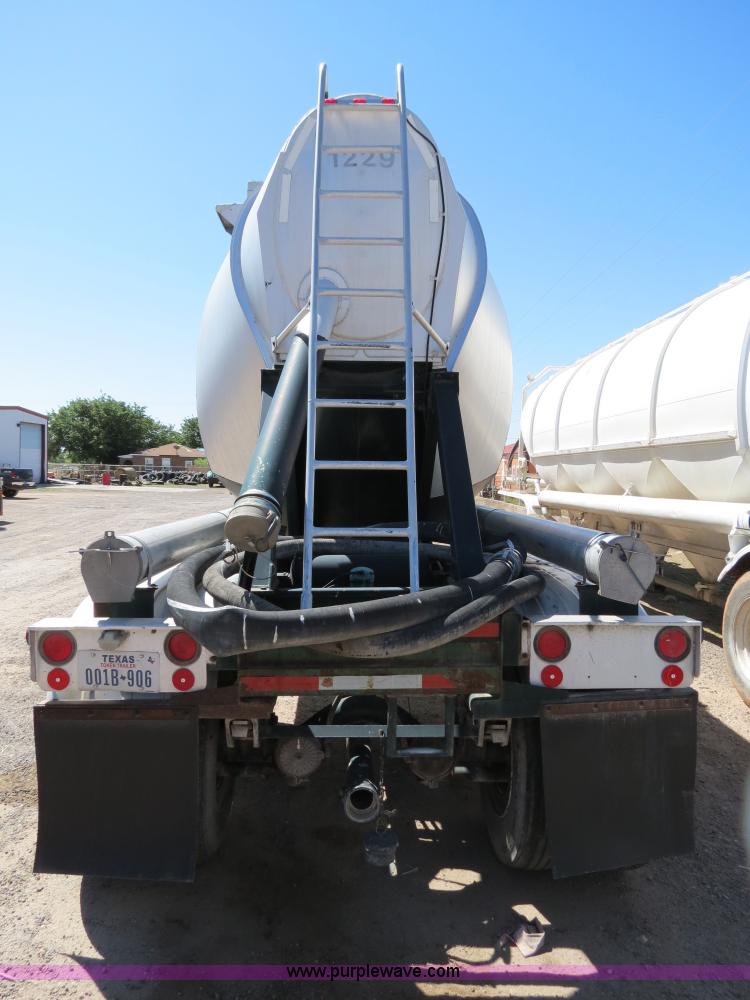 image for item B2294 1973 Heil 40' aluminum pneumatic dry bulk trailer