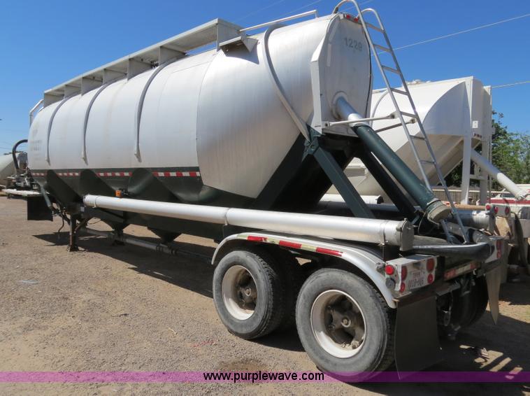 image for item B2294 1973 Heil 40' aluminum pneumatic dry bulk trailer