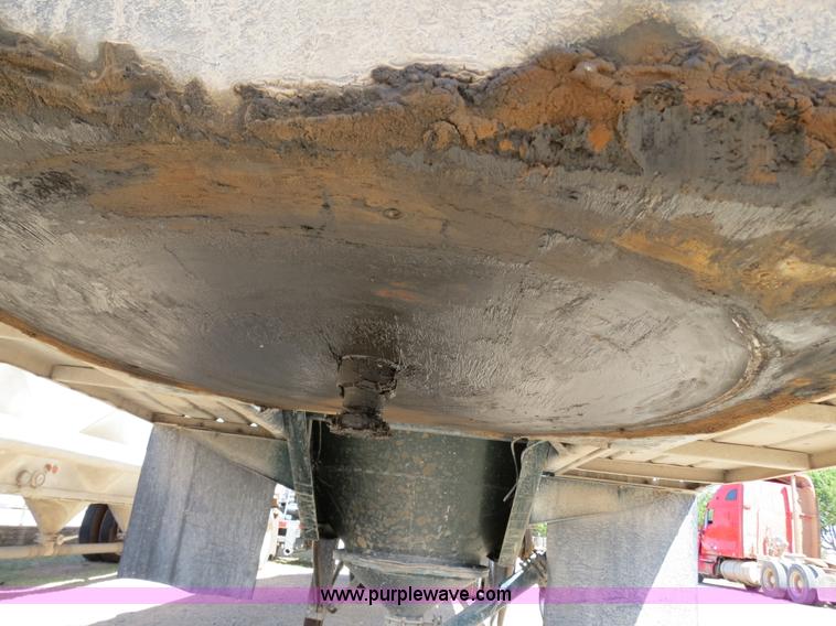 image for item B2294 1973 Heil 40' aluminum pneumatic dry bulk trailer