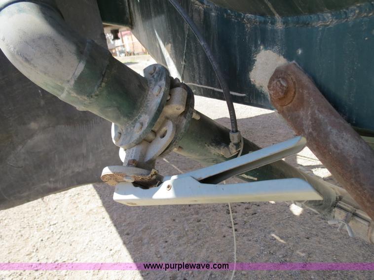 image for item B2294 1973 Heil 40' aluminum pneumatic dry bulk trailer