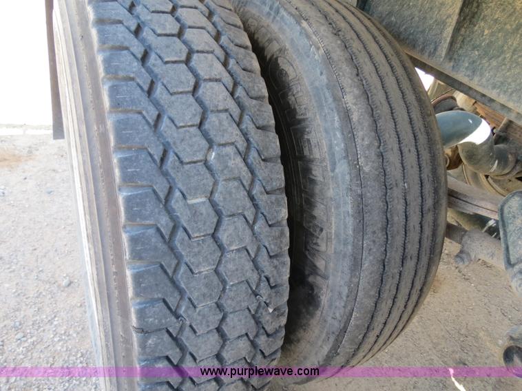 image for item B2294 1973 Heil 40' aluminum pneumatic dry bulk trailer