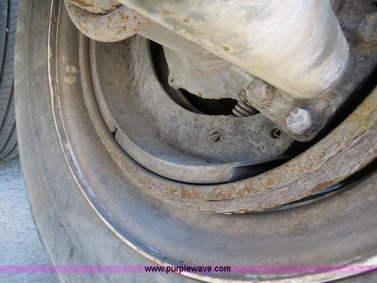 image for item B2294 1973 Heil 40' aluminum pneumatic dry bulk trailer