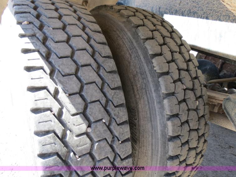 image for item B2294 1973 Heil 40' aluminum pneumatic dry bulk trailer