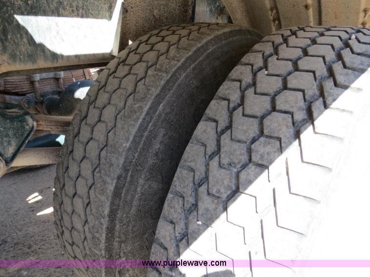 image for item B2294 1973 Heil 40' aluminum pneumatic dry bulk trailer