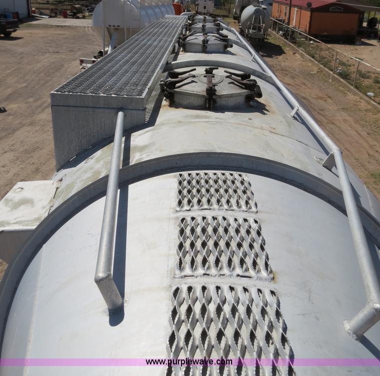 image for item B2294 1973 Heil 40' aluminum pneumatic dry bulk trailer