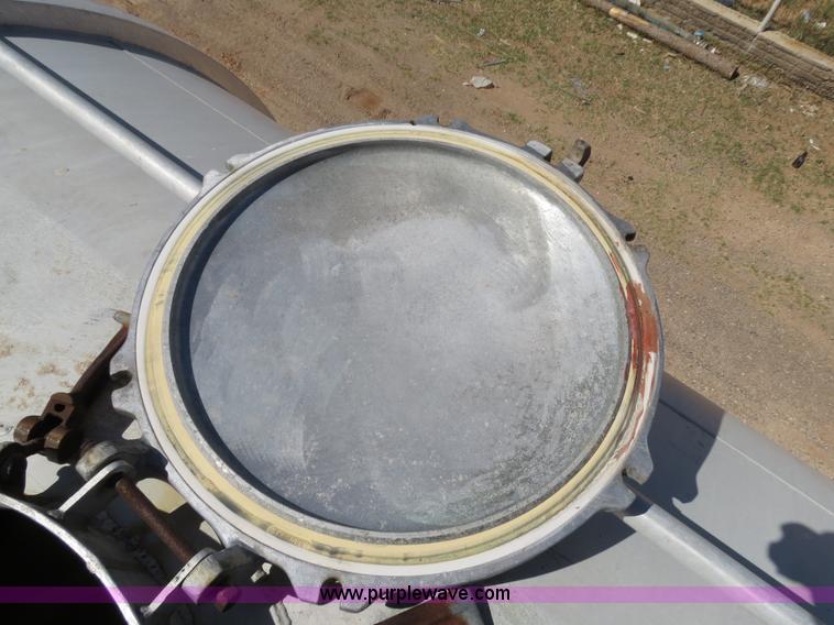 image for item B2294 1973 Heil 40' aluminum pneumatic dry bulk trailer