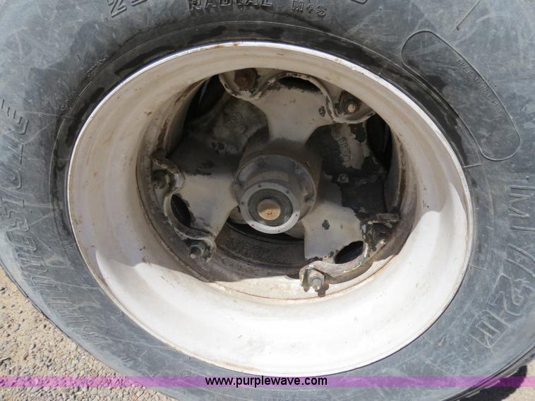 image for item B2294 1973 Heil 40' aluminum pneumatic dry bulk trailer