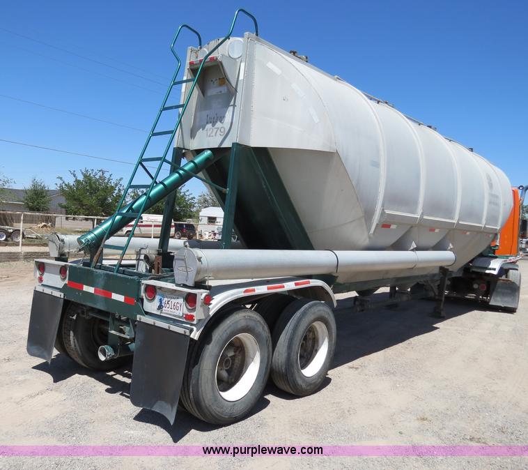 image for item B2295 1971 Fruehauf 40' aluminum pneumatic dry bulk trailer