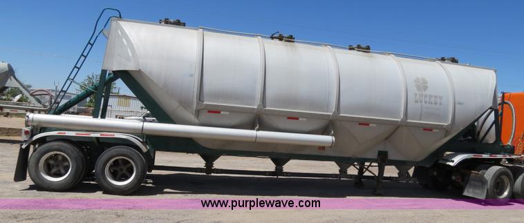image for item B2295 1971 Fruehauf 40' aluminum pneumatic dry bulk trailer