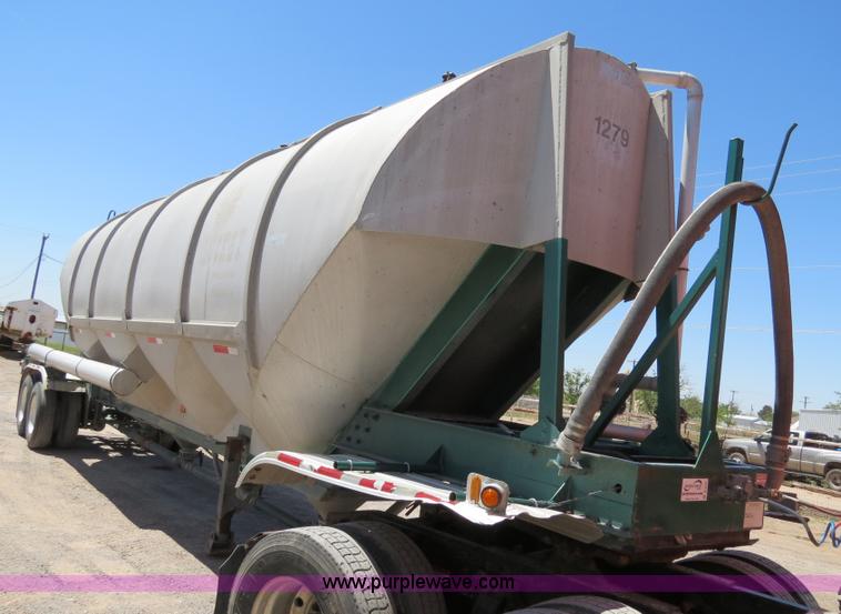 image for item B2295 1971 Fruehauf 40' aluminum pneumatic dry bulk trailer