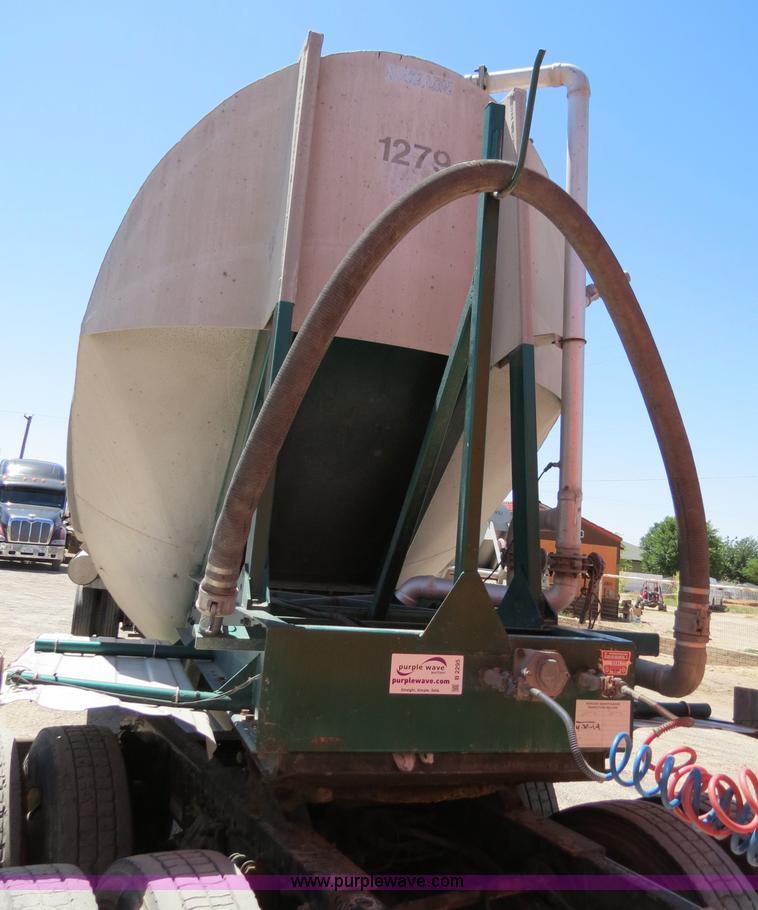 image for item B2295 1971 Fruehauf 40' aluminum pneumatic dry bulk trailer