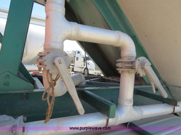 image for item B2295 1971 Fruehauf 40' aluminum pneumatic dry bulk trailer