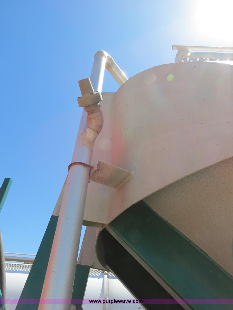 image for item B2295 1971 Fruehauf 40' aluminum pneumatic dry bulk trailer