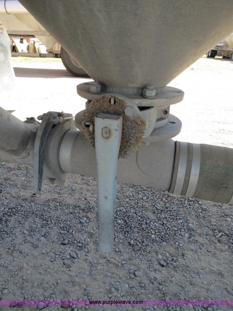 image for item B2295 1971 Fruehauf 40' aluminum pneumatic dry bulk trailer