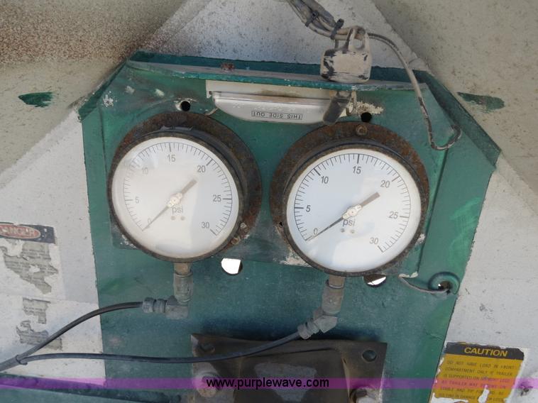 image for item B2295 1971 Fruehauf 40' aluminum pneumatic dry bulk trailer