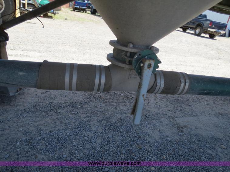 image for item B2295 1971 Fruehauf 40' aluminum pneumatic dry bulk trailer