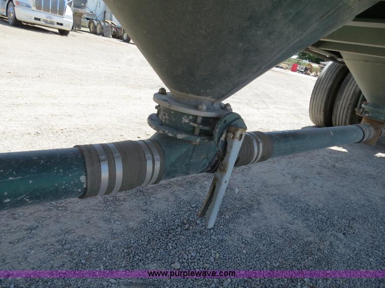 image for item B2295 1971 Fruehauf 40' aluminum pneumatic dry bulk trailer