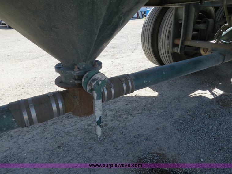 image for item B2295 1971 Fruehauf 40' aluminum pneumatic dry bulk trailer