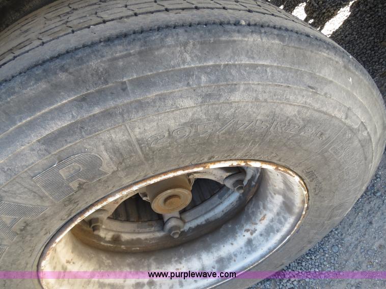 image for item B2295 1971 Fruehauf 40' aluminum pneumatic dry bulk trailer