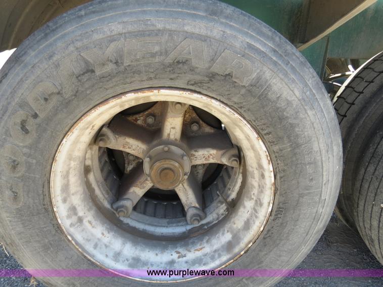 image for item B2295 1971 Fruehauf 40' aluminum pneumatic dry bulk trailer