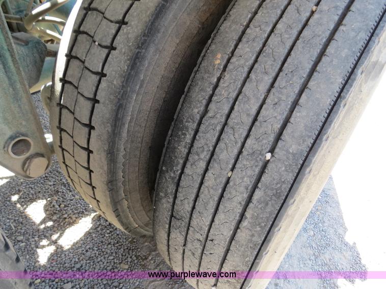 image for item B2295 1971 Fruehauf 40' aluminum pneumatic dry bulk trailer