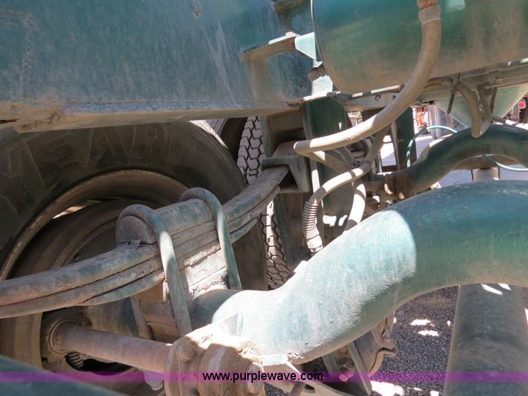 image for item B2295 1971 Fruehauf 40' aluminum pneumatic dry bulk trailer