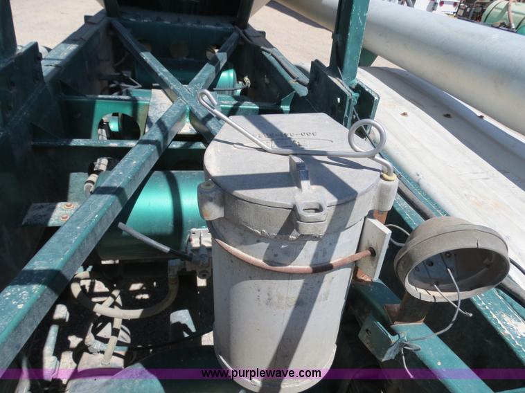 image for item B2295 1971 Fruehauf 40' aluminum pneumatic dry bulk trailer