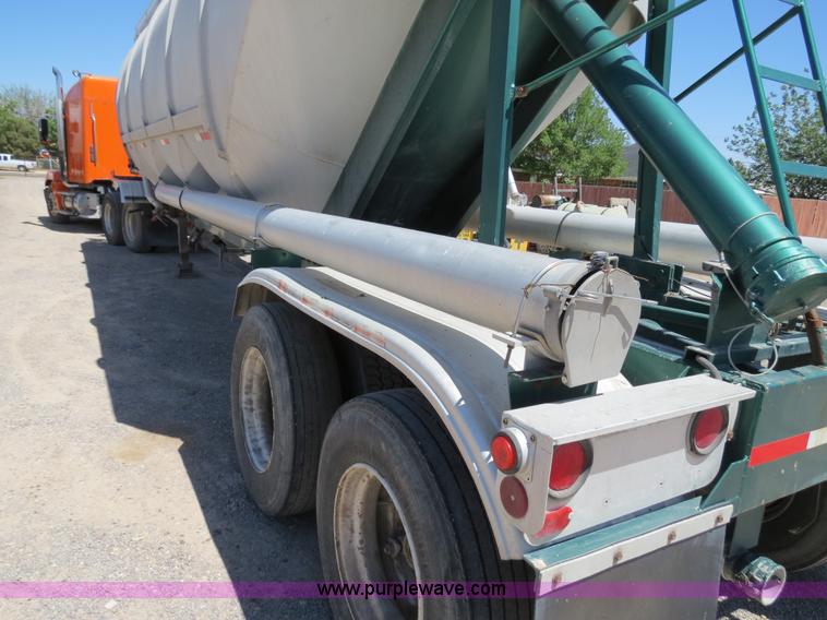 image for item B2295 1971 Fruehauf 40' aluminum pneumatic dry bulk trailer