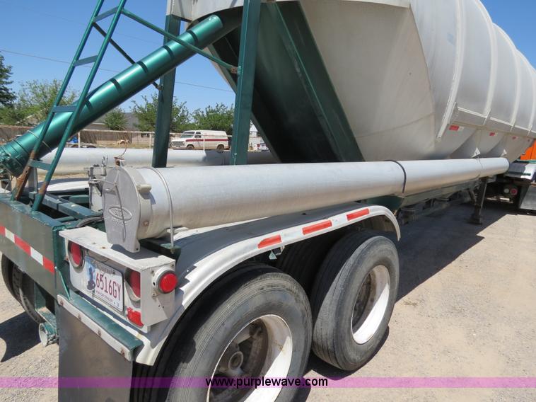 image for item B2295 1971 Fruehauf 40' aluminum pneumatic dry bulk trailer