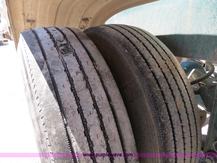 image for item B2295 1971 Fruehauf 40' aluminum pneumatic dry bulk trailer