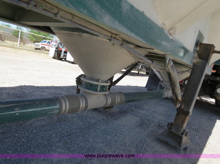 image for item B2295 1971 Fruehauf 40' aluminum pneumatic dry bulk trailer