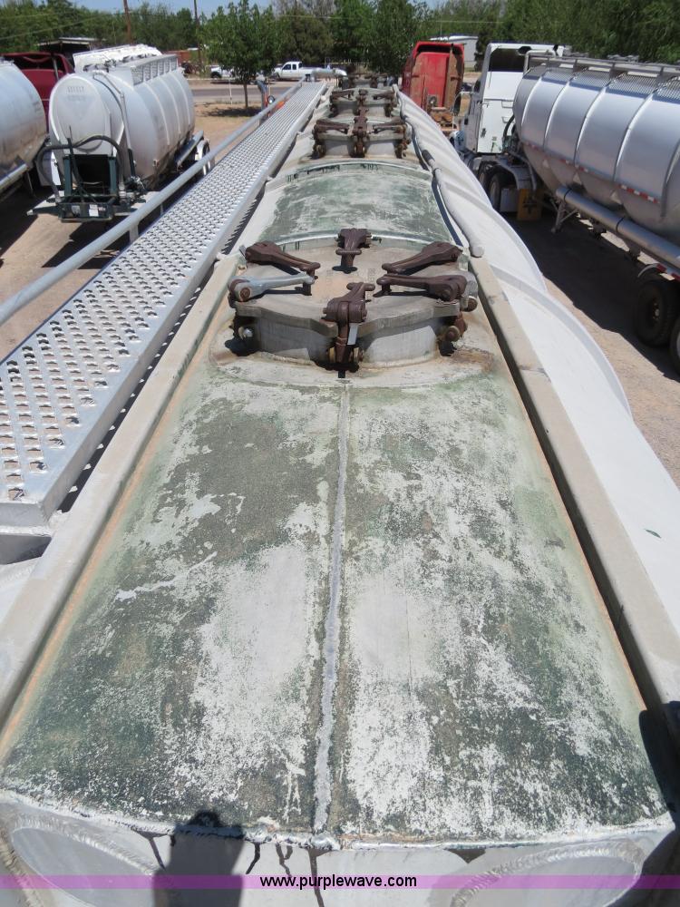 image for item B2295 1971 Fruehauf 40' aluminum pneumatic dry bulk trailer