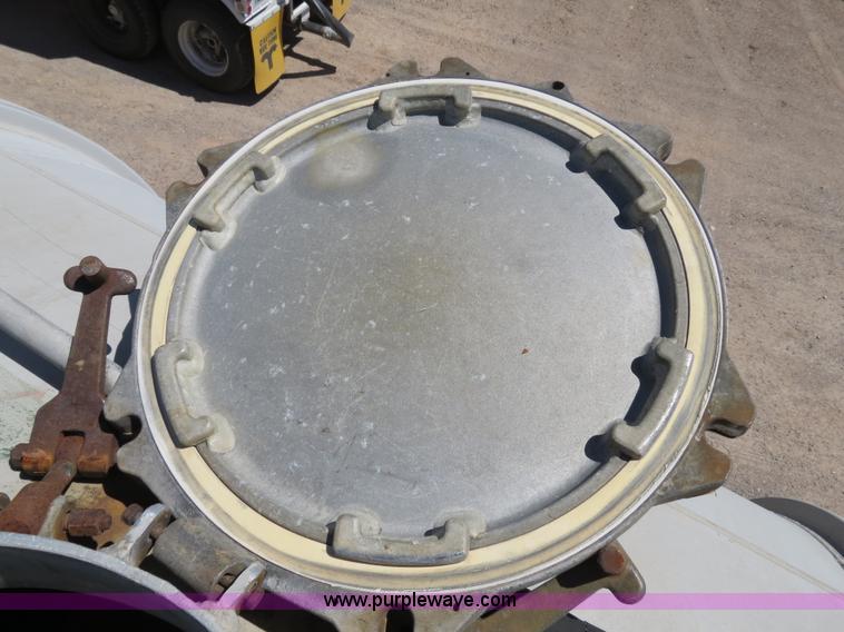 image for item B2295 1971 Fruehauf 40' aluminum pneumatic dry bulk trailer