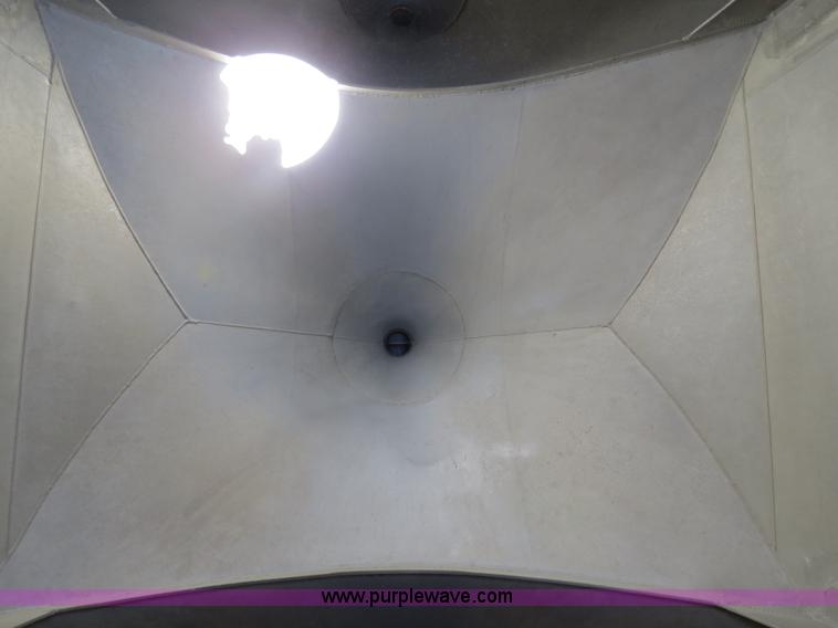 image for item B2295 1971 Fruehauf 40' aluminum pneumatic dry bulk trailer