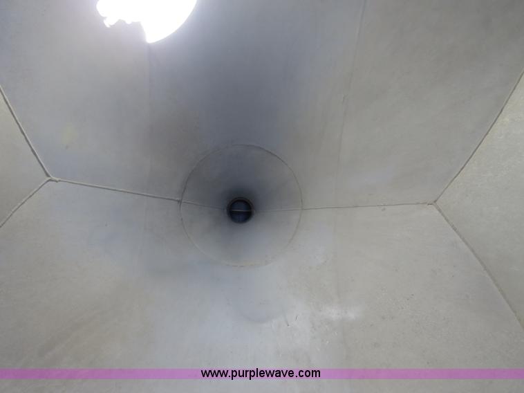 image for item B2295 1971 Fruehauf 40' aluminum pneumatic dry bulk trailer