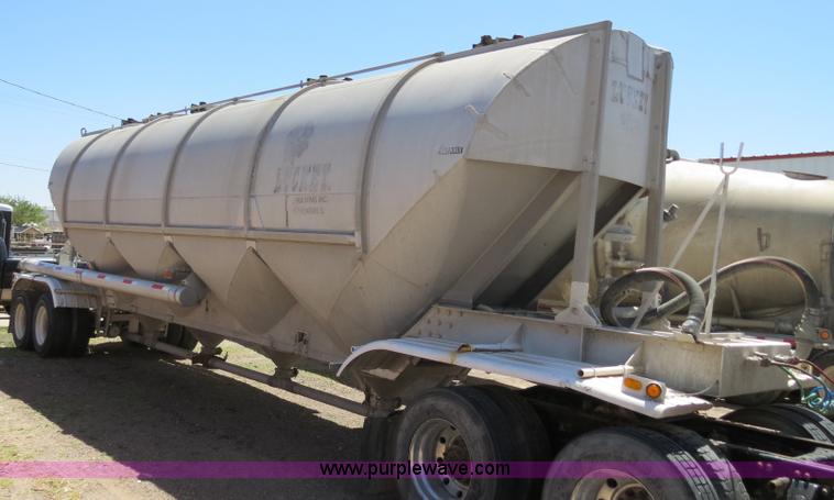 image for item B2296 1970 Fruehauf 40' aluminum pneumatic dry bulk trailer