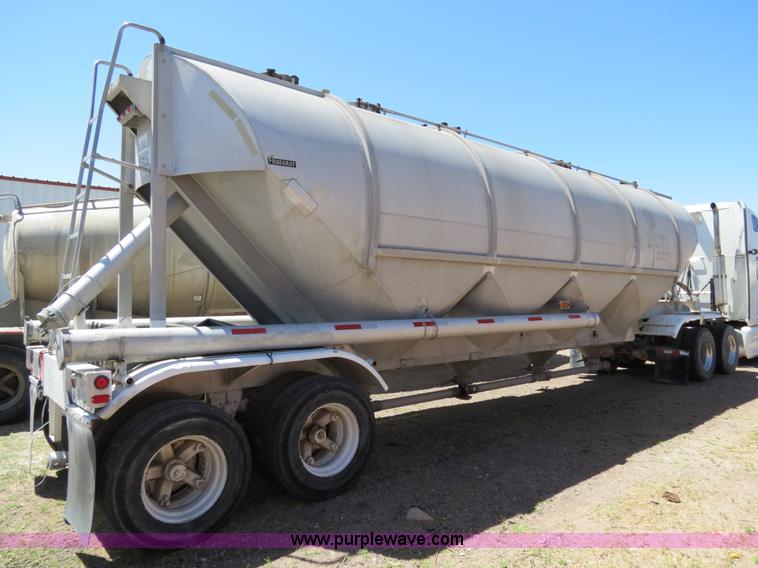 image for item B2296 1970 Fruehauf 40' aluminum pneumatic dry bulk trailer