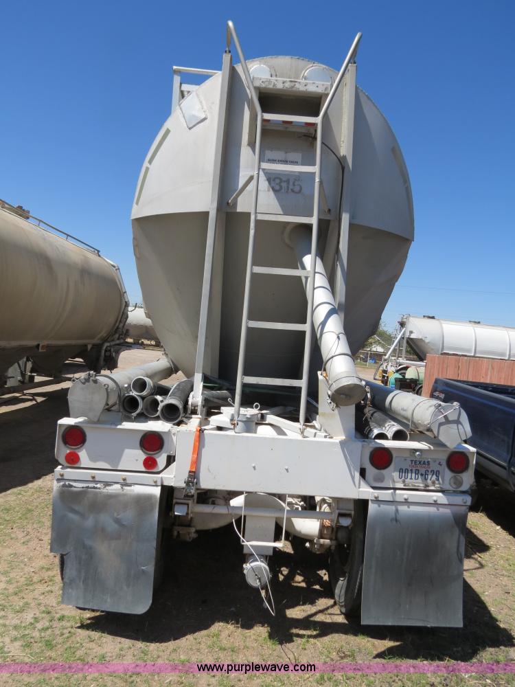 image for item B2296 1970 Fruehauf 40' aluminum pneumatic dry bulk trailer