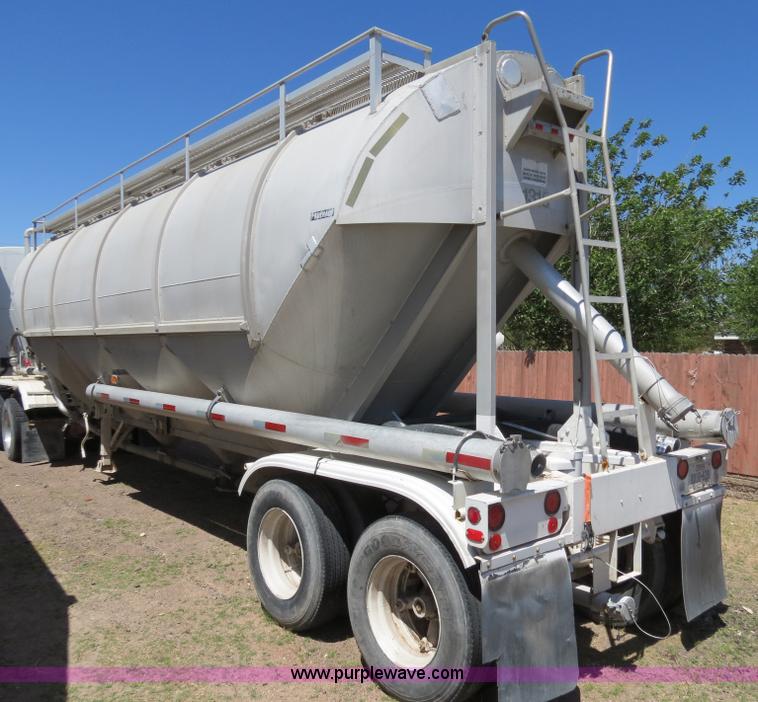 image for item B2296 1970 Fruehauf 40' aluminum pneumatic dry bulk trailer