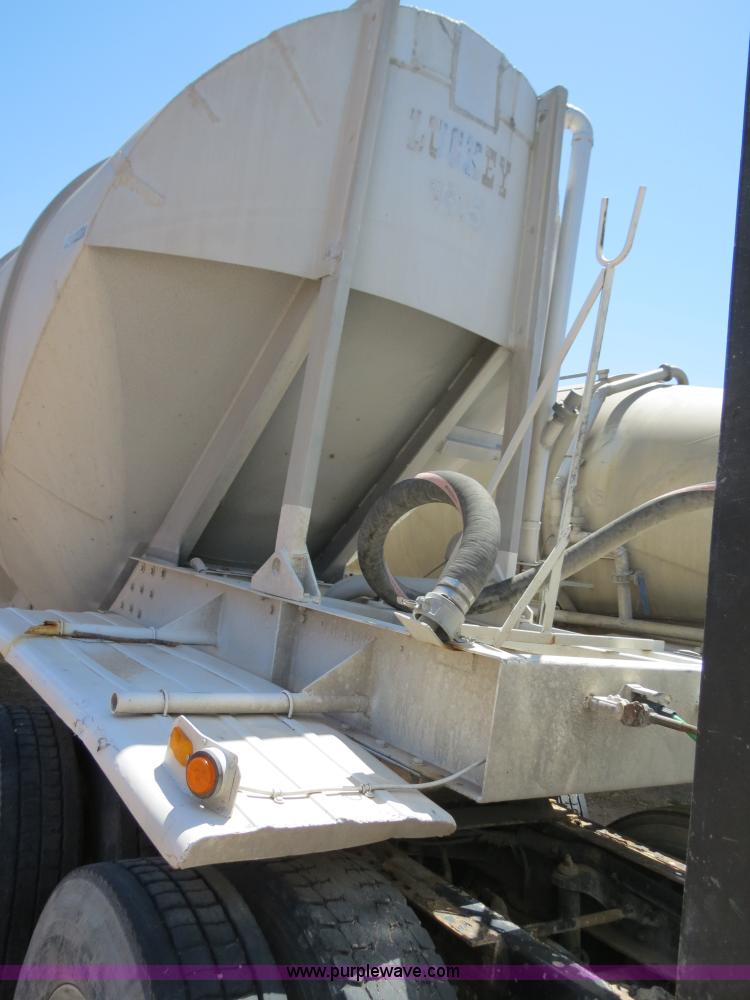 image for item B2296 1970 Fruehauf 40' aluminum pneumatic dry bulk trailer