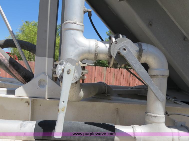 image for item B2296 1970 Fruehauf 40' aluminum pneumatic dry bulk trailer