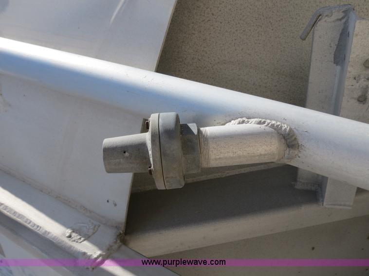 image for item B2296 1970 Fruehauf 40' aluminum pneumatic dry bulk trailer