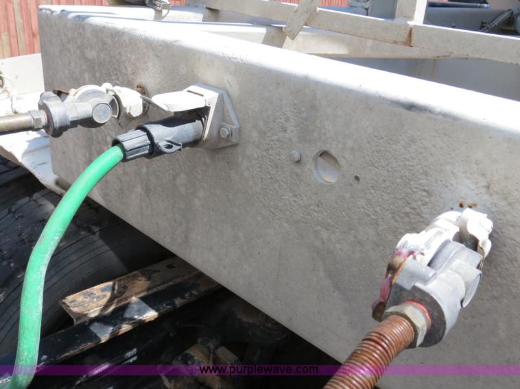 image for item B2296 1970 Fruehauf 40' aluminum pneumatic dry bulk trailer