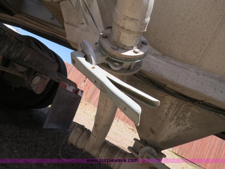 image for item B2296 1970 Fruehauf 40' aluminum pneumatic dry bulk trailer