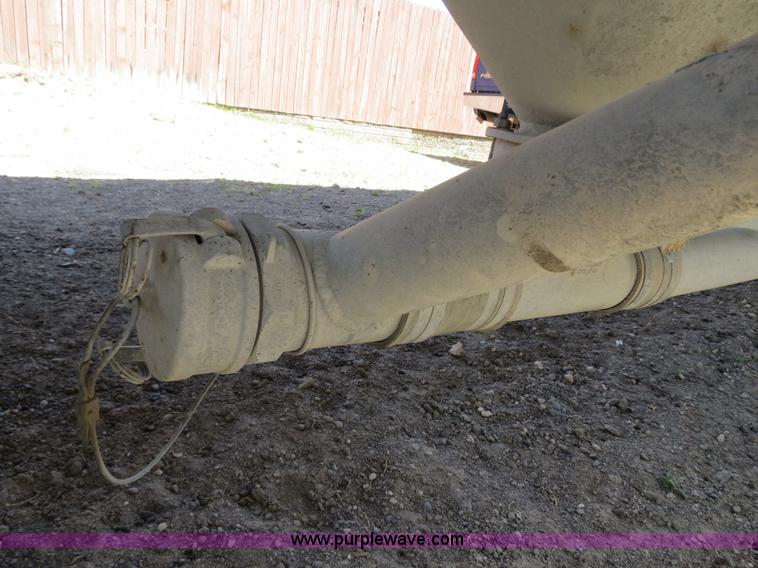 image for item B2296 1970 Fruehauf 40' aluminum pneumatic dry bulk trailer